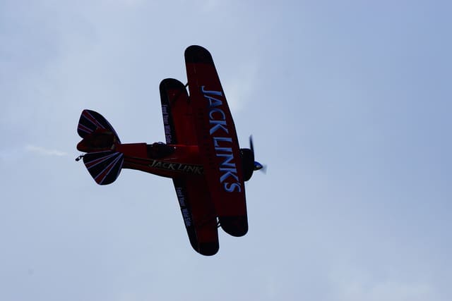 - Single-engine aircraft