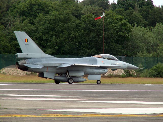 - Single-engine aircraft