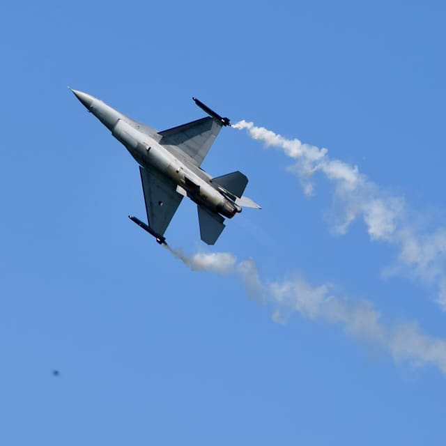 - Single-engine aircraft