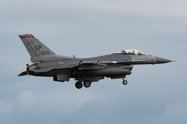 - Single-engine aircraft