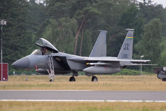 - Twin-engine aircraft