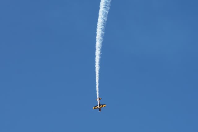 - Single-engine aircraft