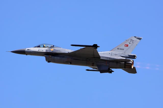 - Single-engine aircraft
