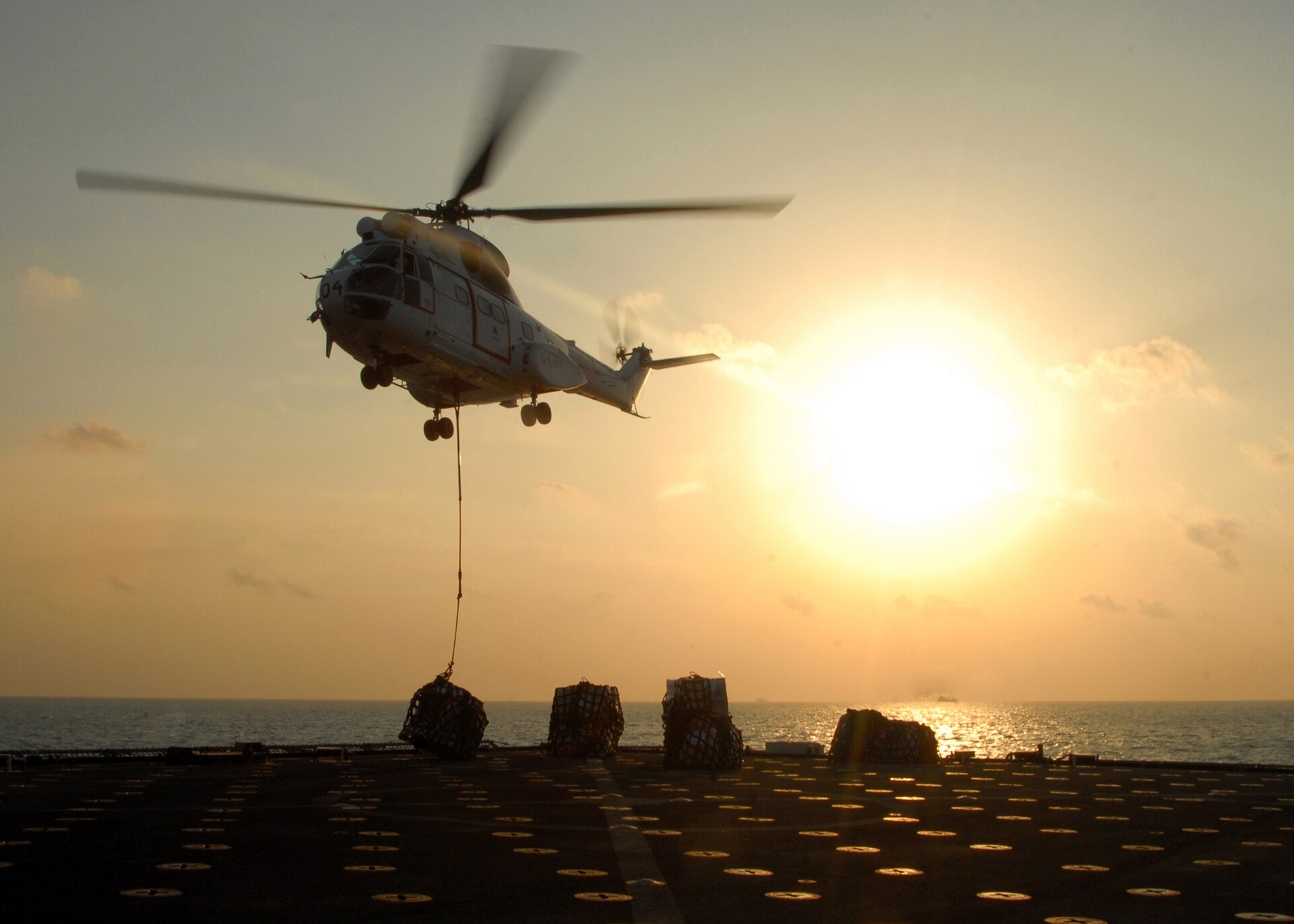 U.S. Navy photo by Mass Communication Specialist 2nd Class Flordeliz Valerio's best shot — N405R