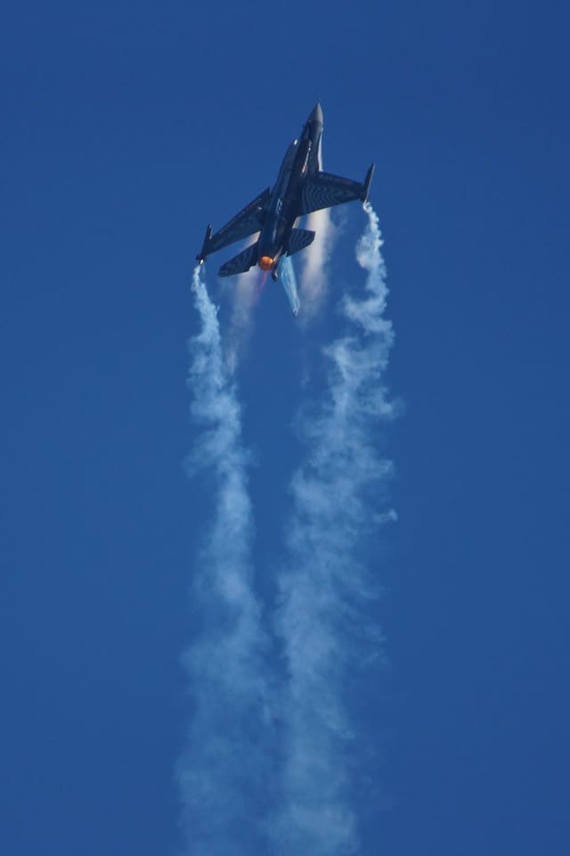 - Single-engine aircraft