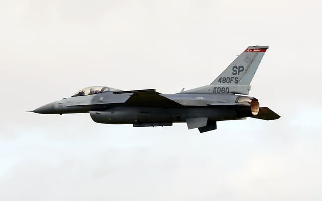 - Single-engine aircraft