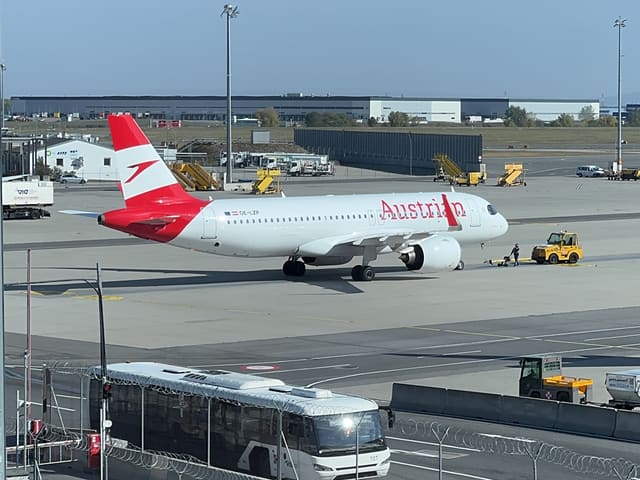 OE-LZP - AIRBUS A320-271N