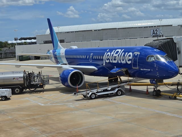 N3261J — Airbus A220-100