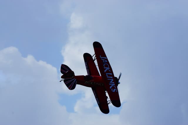 - Single-engine aircraft