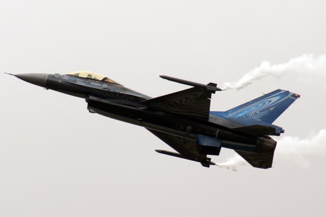 - Single-engine aircraft