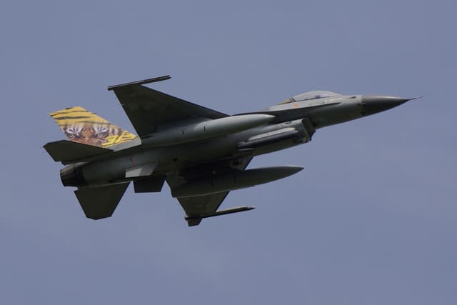 - Single-engine aircraft