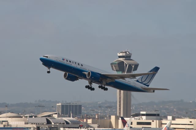 N787UA — Twin-engine aircraft