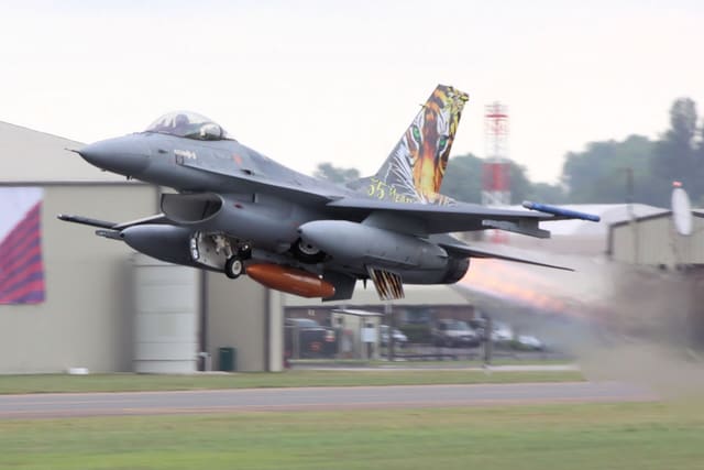 - Single-engine aircraft