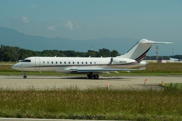 N142QS — Bombardier