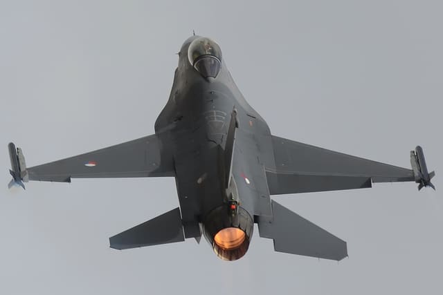 - Single-engine aircraft