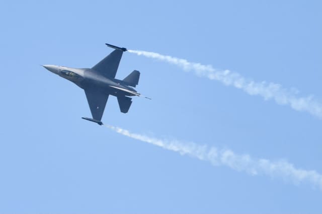 - Single-engine aircraft