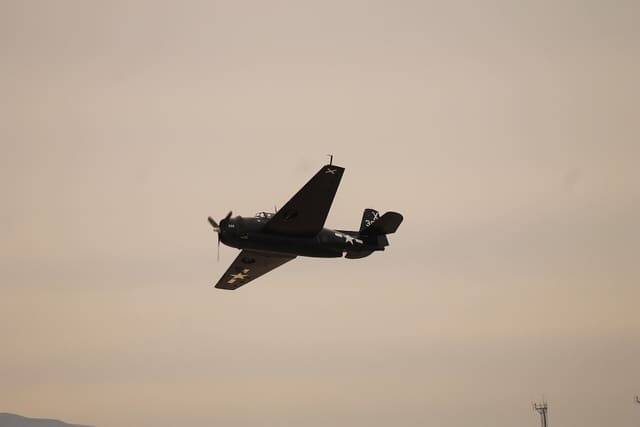 - Single-engine aircraft