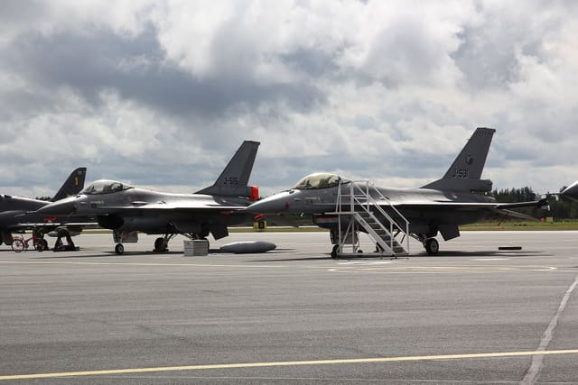 - Single-engine aircraft