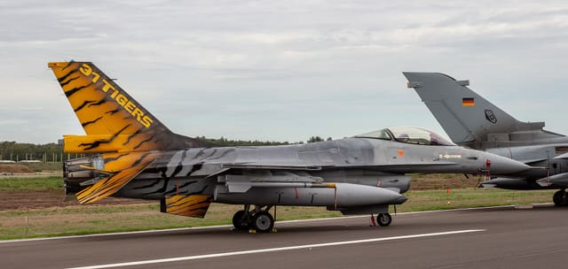 - Single-engine aircraft