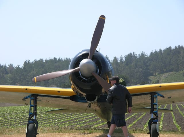 - Single-engine aircraft