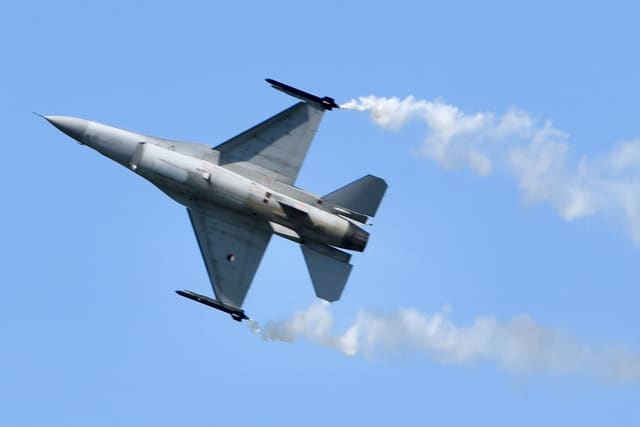 - Single-engine aircraft