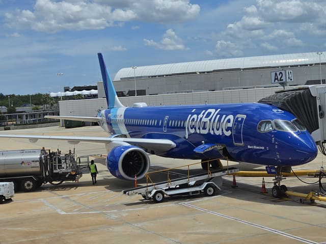 N3221J — Airbus A220-100