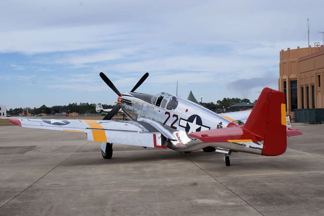 - Single-engine aircraft