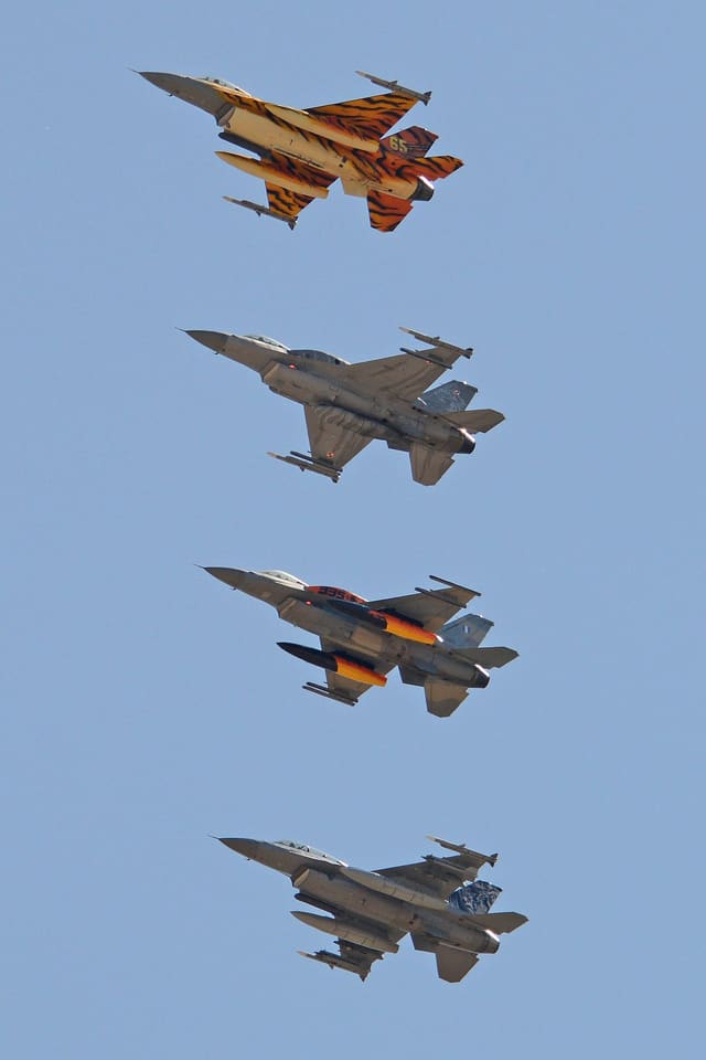 - Single-engine aircraft