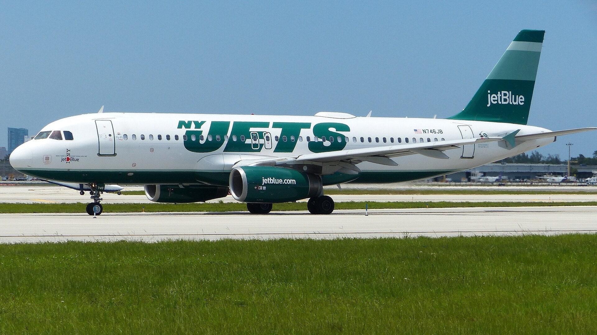 Aeroprints.com.com's best shot — N746JB