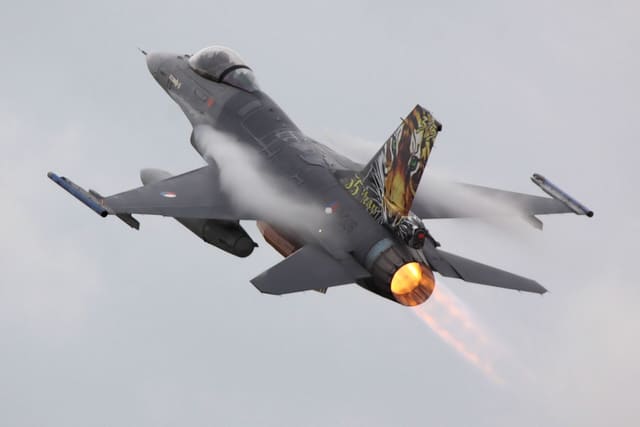 - Single-engine aircraft