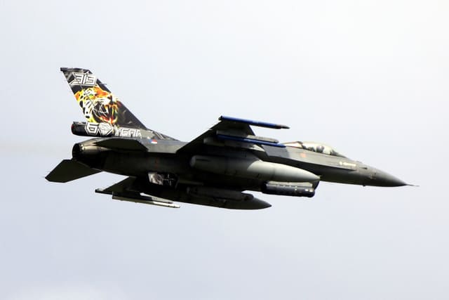 - Single-engine aircraft
