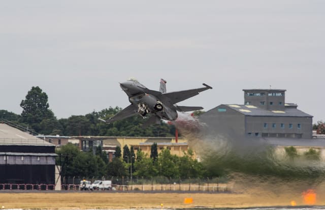 - Single-engine aircraft