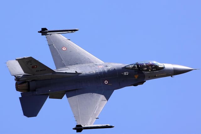 - Single-engine aircraft