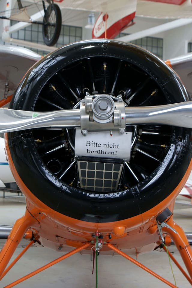 - Single-engine aircraft