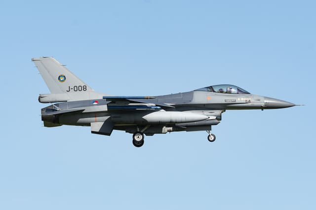 - Single-engine aircraft