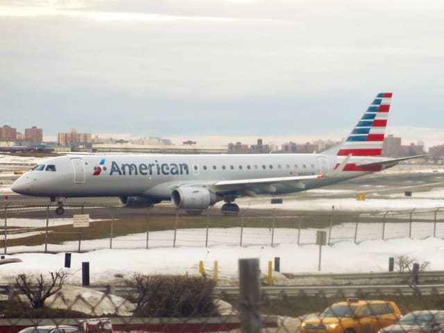 N946UW — Embraer