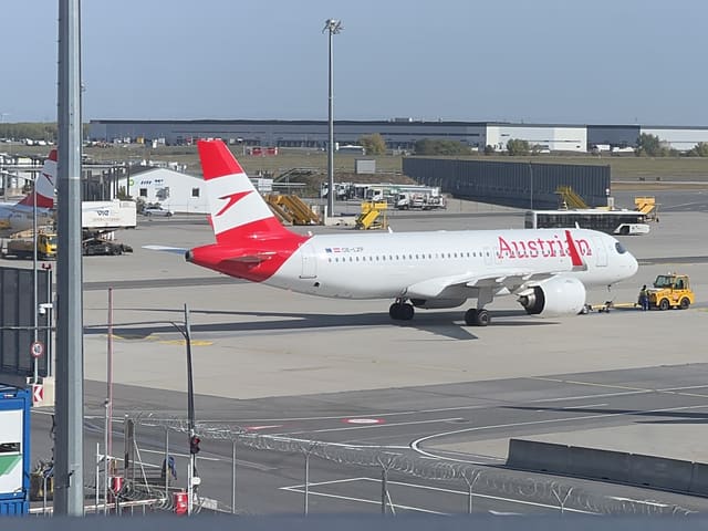 OE-LZP - AIRBUS A320-271N