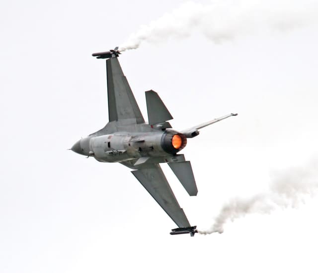 - Single-engine aircraft