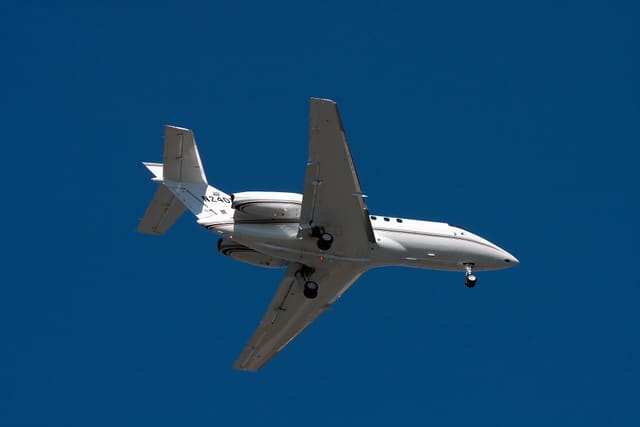 N240Z — Business jet