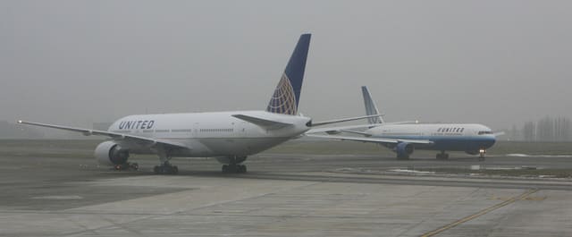 N773UA — Twin-engine aircraft