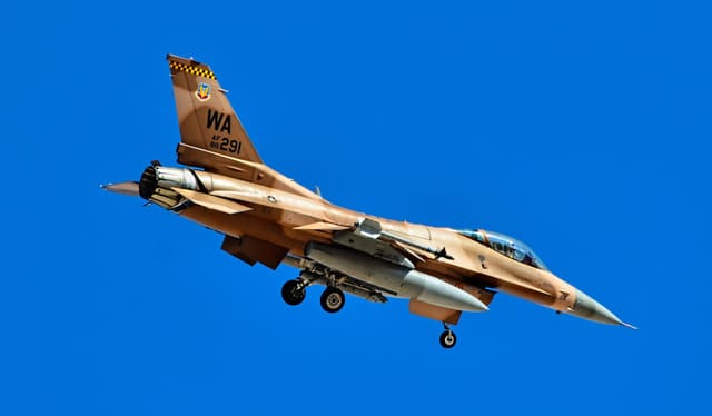 - Single-engine aircraft