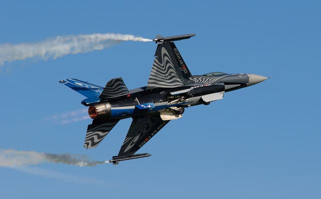 - Single-engine aircraft