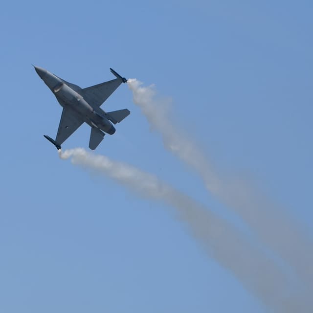 - Single-engine aircraft