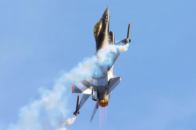 - Single-engine aircraft