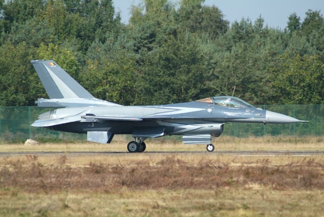 - Single-engine aircraft