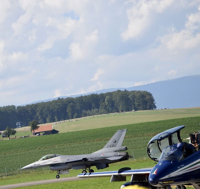 - Single-engine aircraft
