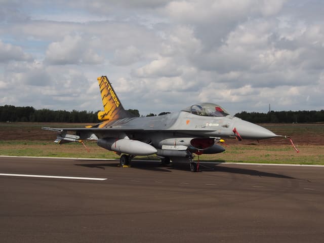 - Single-engine aircraft