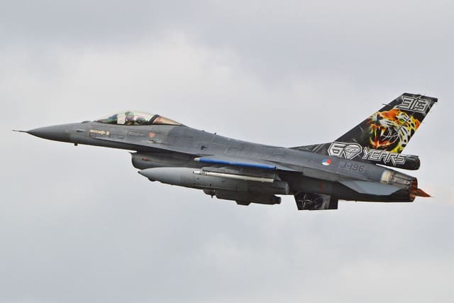 - Single-engine aircraft