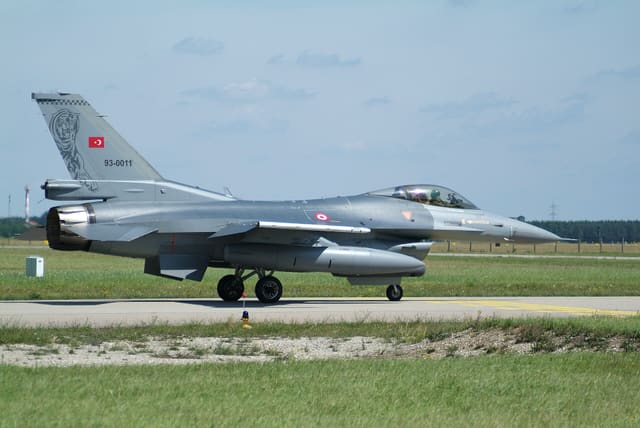 - Single-engine aircraft