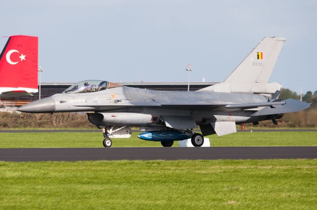 - Single-engine aircraft
